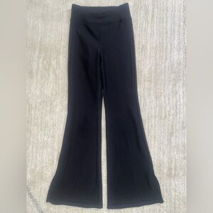 Yogalicious Girls black flare leggings size M